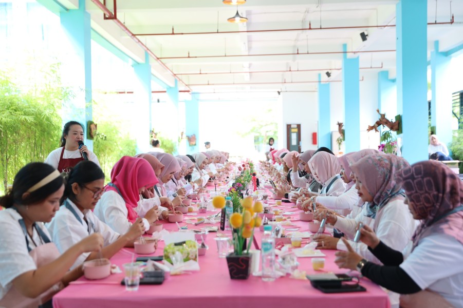 Momentum Hari Pahlawan, Srikandi PLN Dorong Pemberdayaan Perempuan Lewat Kegiatan “Bake Your Strength”