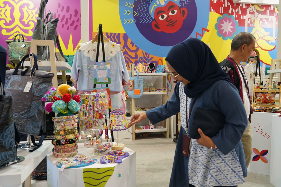 Tampilkan Produk Menarik, Booth PLN Jadi Magnet Pengunjung di INACRAFT 2024