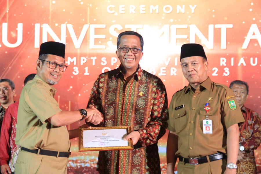 Akselerasi Pertumbuhan Ekonomi Riau, PLN Berhasil Raih Juara Pertama Riau Investment Award 2023