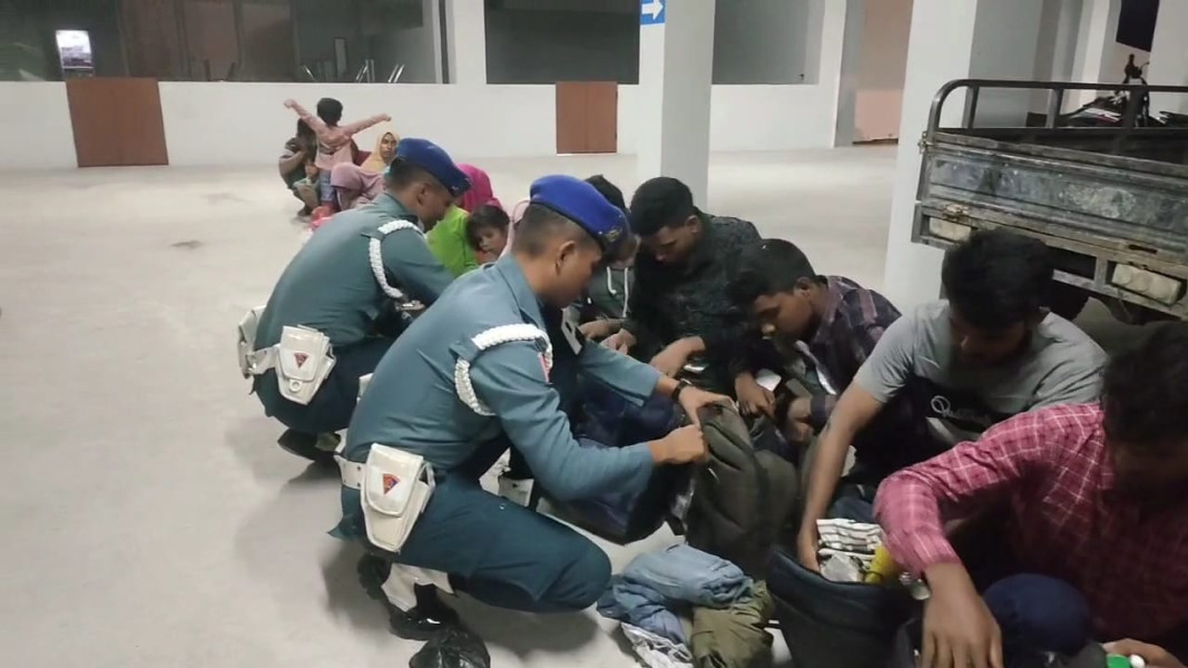 F1QR Lanal Dumai Bersama Satgas OPS Intelmar Koarmada I Amankan 2 Pelaku TPPM dan 17 Orang PMI Serta 24 WNA