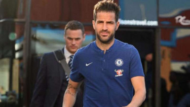 Kontrak Segera Habis, Fabregas Jadi Rebutan Milan dan Atletico