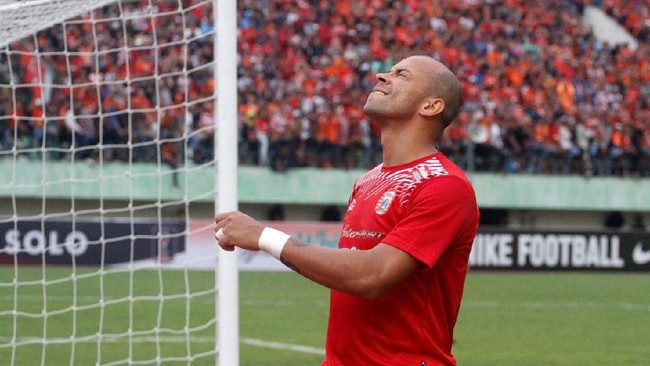 Persija Depak Ivan Carlos