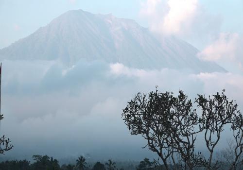Gunung Agung Digoyang 8 Kali Gempa Usai Erupsi Kemarin