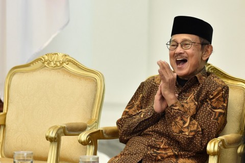 Jokowi Kirim Dokter Kepresidenan untuk Habibie