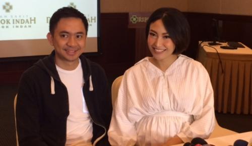 Pose Ayu Dewi dan Sopir Ternyata Bikin Suami Cemburu