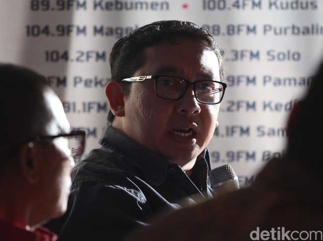 Jokowi Sebut 4,5 Tahun Diserang Fitnah, Fadli Zon: Halusinasi