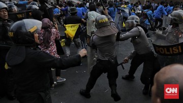 Polisi Intimidasi dan Pukuli Jurnalis Saat Liput Aksi di DPR