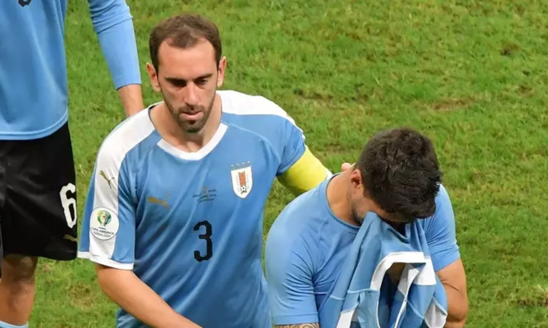 Cavani Ungkap Kesedihan Mendalam Suarez Setelah Uruguay Tersingkir
