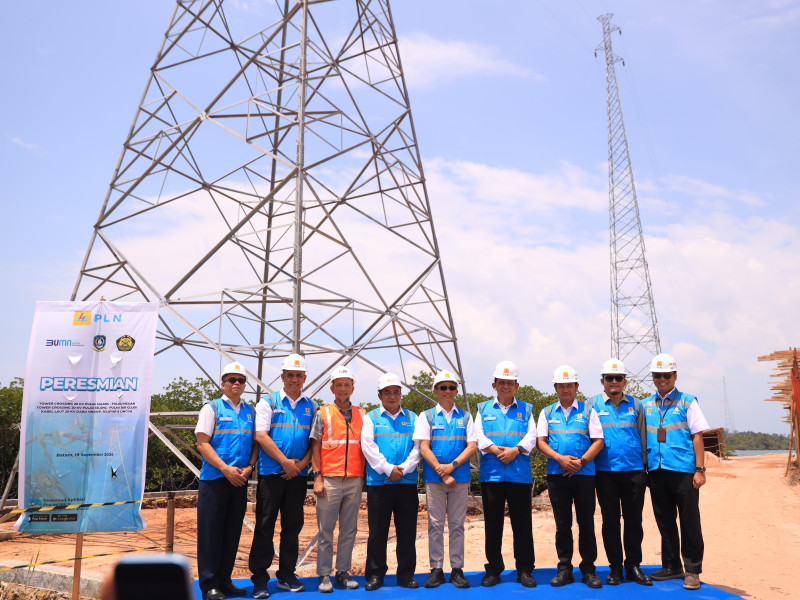 Hadirkan Terang di Pulau-pulau Terdepan, PLN Resmi Operasikan 8 Tower Crossing dan Kabel Laut 20 kV Sepanjang 6,28 kms di Kepulauan Riau