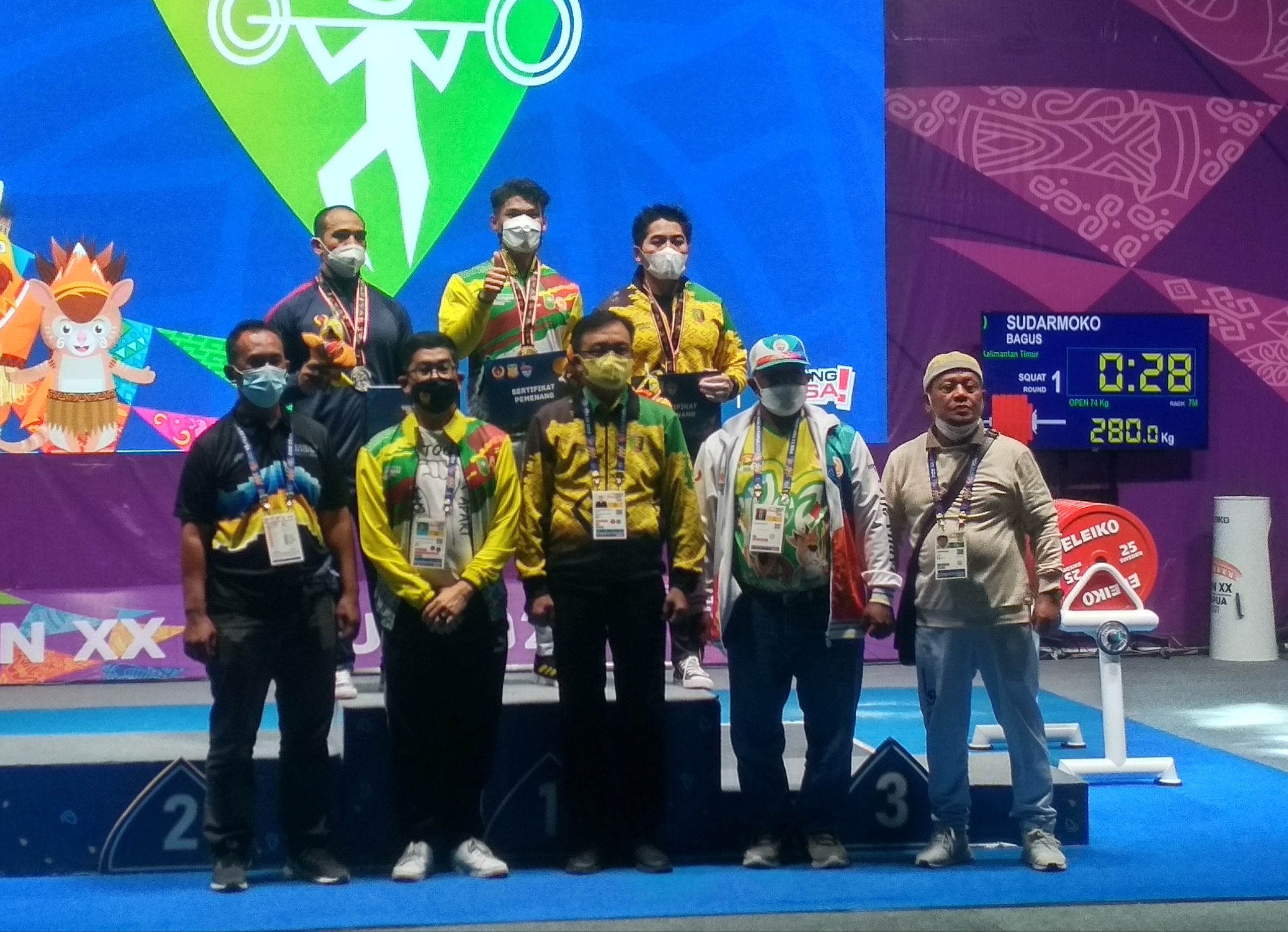 Kalahkan Juara Dunia, Atlet Angkat Berat Riau Andre Satria Raih Medali Emas