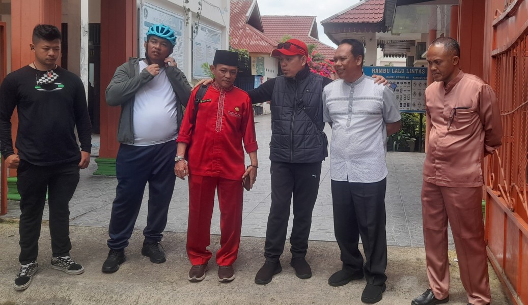 Pemberlakuan WFH, Kadisdik Riau Bersepeda Pantau Pengunaan Hemat Energi Listrik di Tiga Sekolah