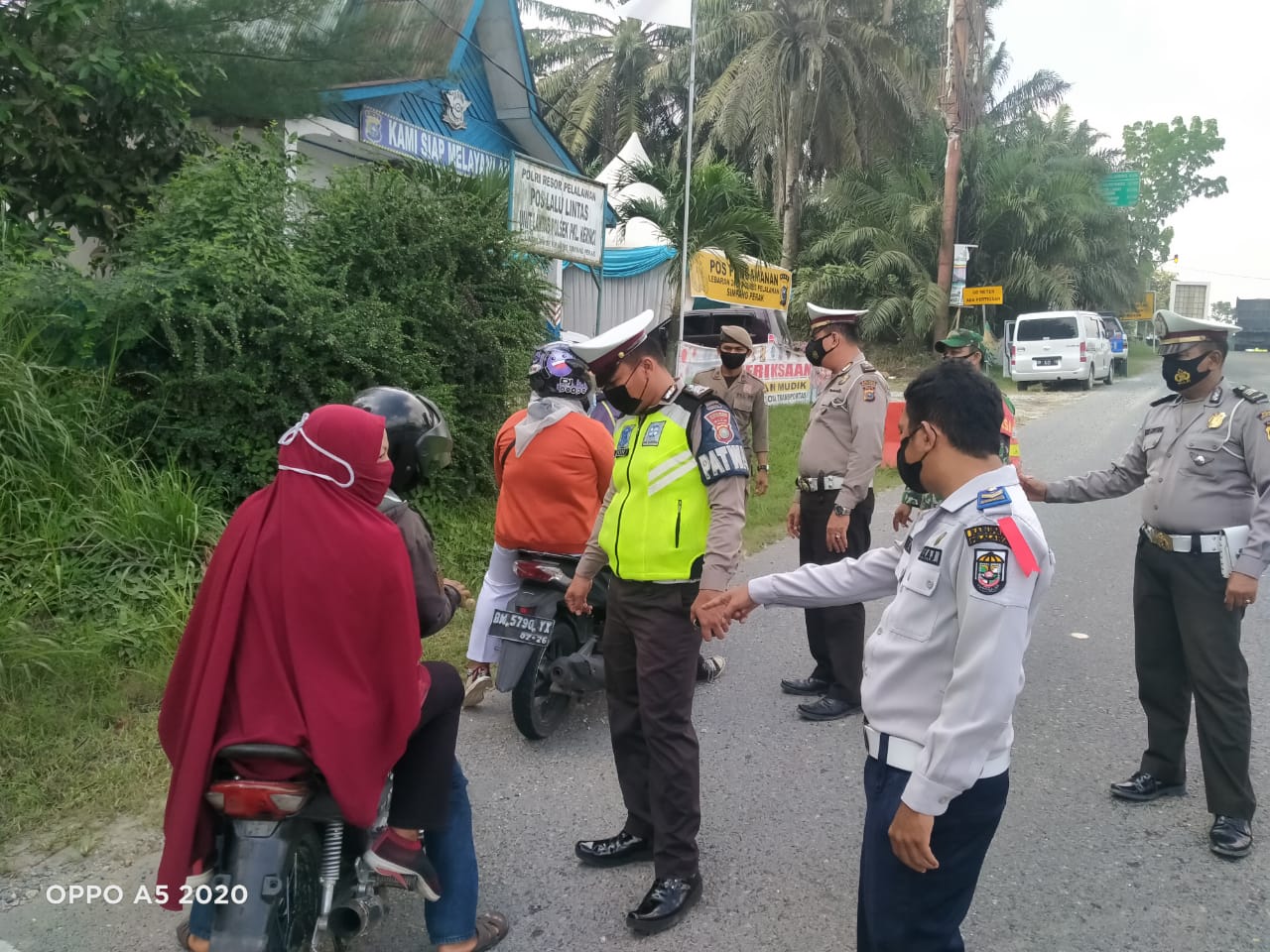 Polsek Pangkalan Kerinci Batasi Moda Transportasi di Lintas Timur Pelalawan