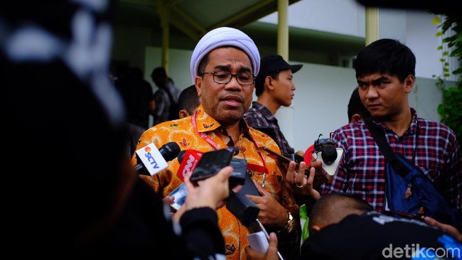 Jadi Komisaris AP I, Ngabalin Harus Lepas Tiket Caleg Golkar