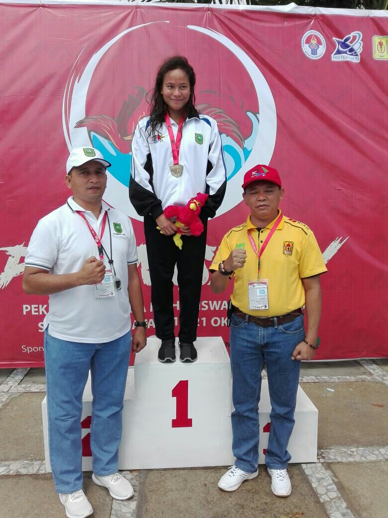 ​Sabet 3 Medali Emas, Perenang Putri Riau AT Vanessae Evanto Tambil Gemilang di Pomnas 2017