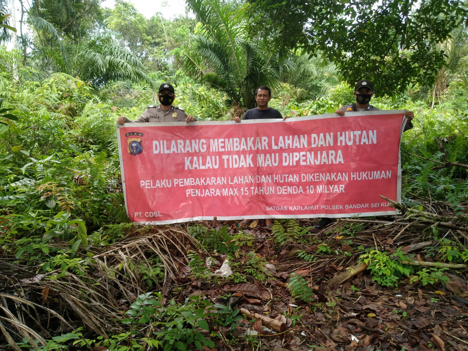 Antisipasi Karhutla, Personel Polsek Bandar Sei Kijang Sampaikan Maklumat Kapolda Riau