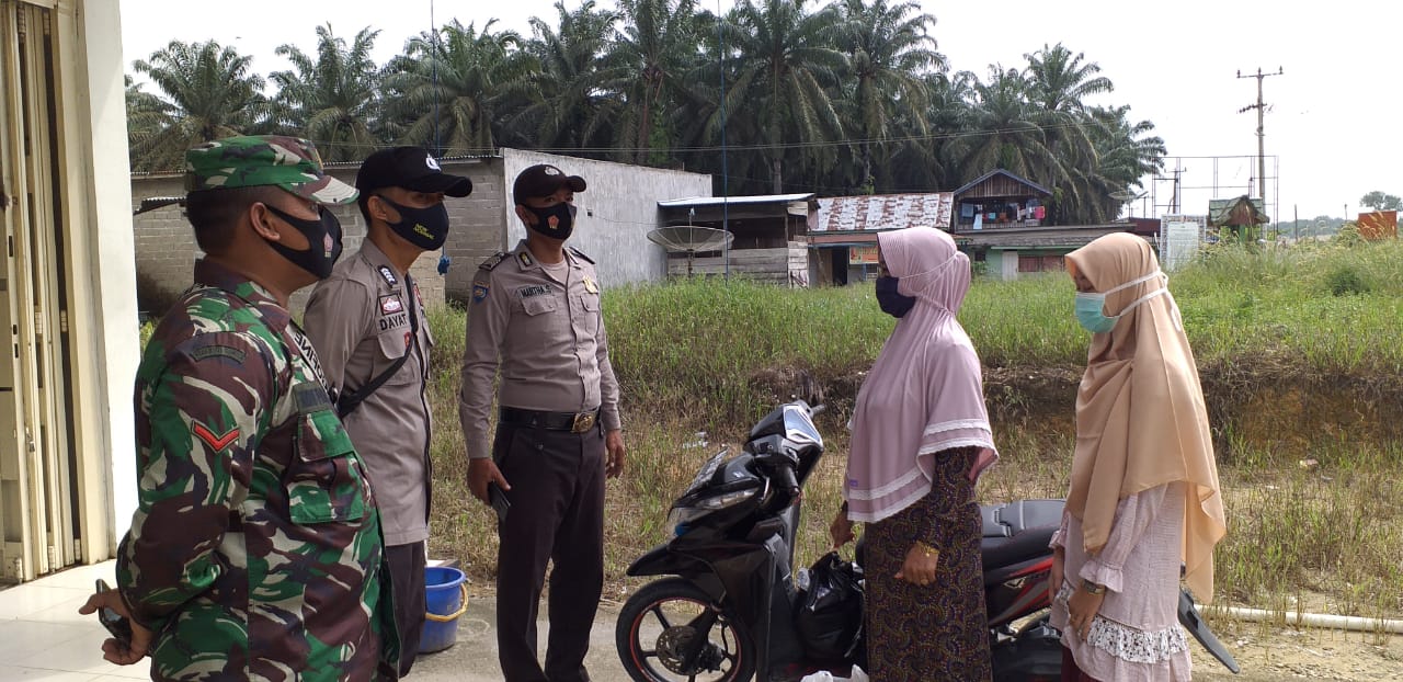 Polri dan TNI Kecamatan Kerumutan Imbau Masyarakat Terapkan Protokol Kesehatan