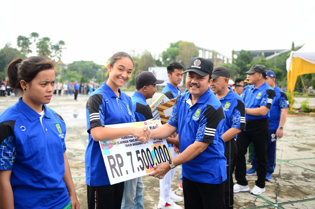 Peringati Haornas 2018, Pemprov Riau Beri Bonus kepada 25 Atlet Riau yang Turun di Asian Games