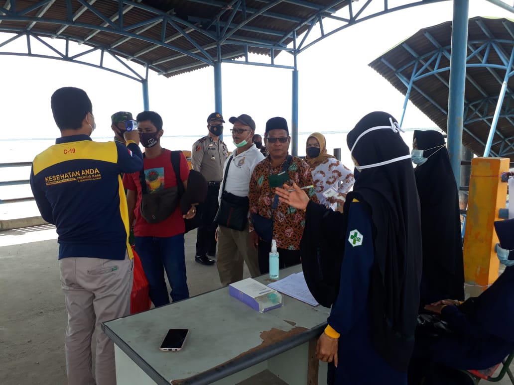 Polsek Kuala Kampar Terus Awasi Penerapan Protokol Kesehatan di Pelabuhan Penyalai Teluk Dalam