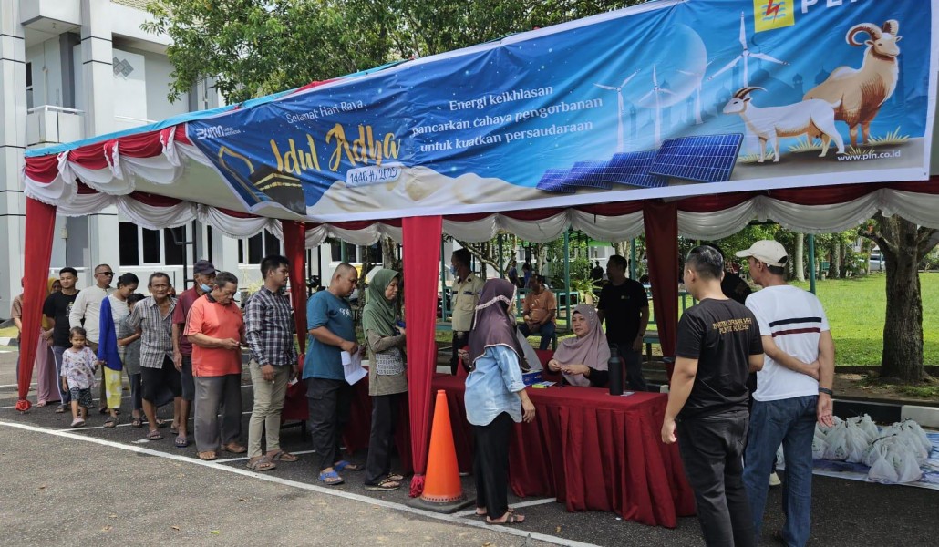 Rayakan Iduladha 1446H, PLN Salurkan Daging Kurban di Berbagai Daerah