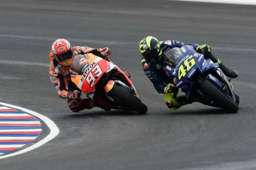 Stefan Bradl: Rossi Khawatir Kalah Saing dengan Marquez