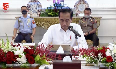 UU Ciptaker Diteken Jokowi Keliru, Pejabat Setneg Disanksi