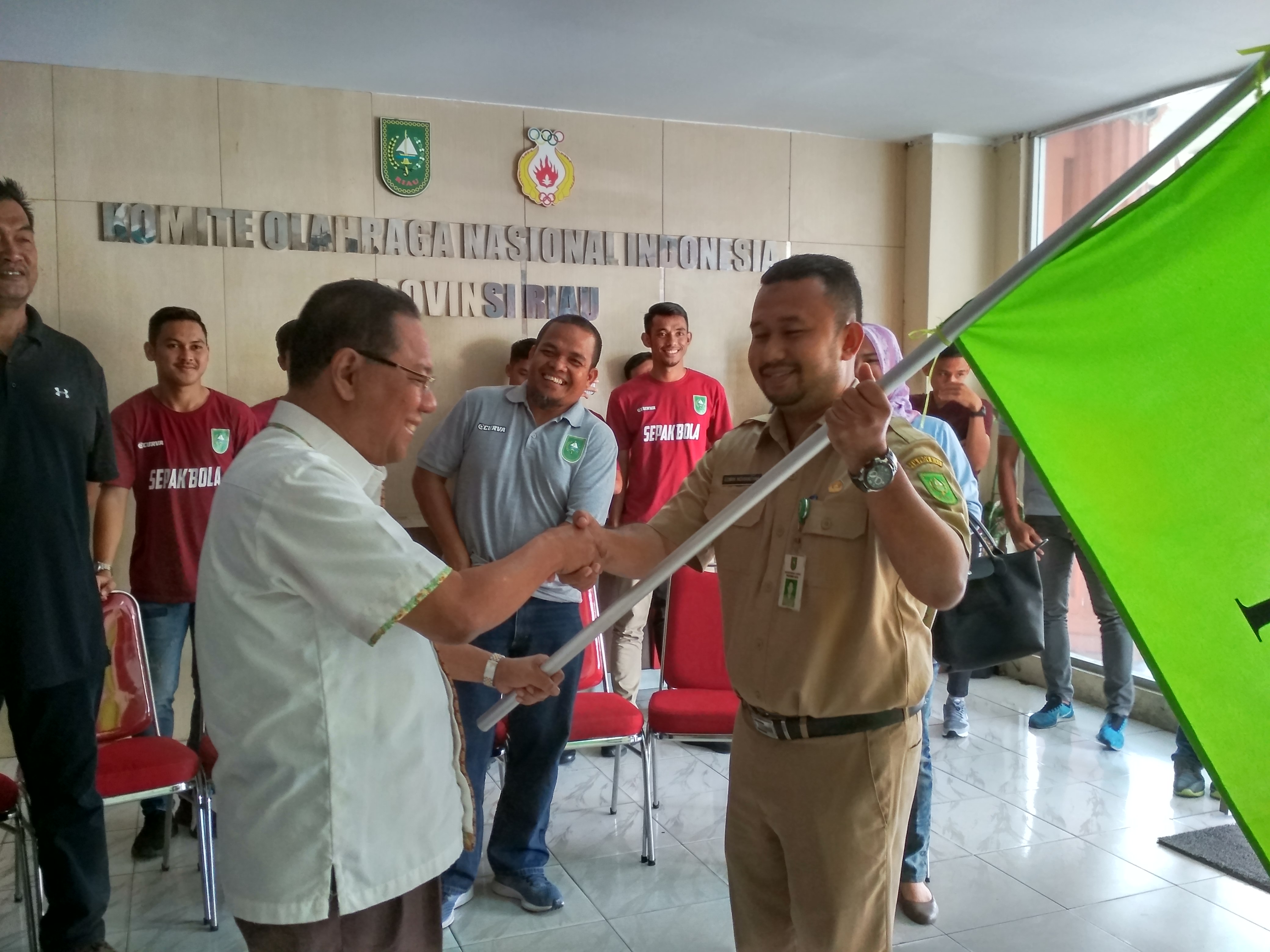 Lepas Tim Sepakbola Porwil 2019, KONI Riau Harapkan Medali Emas