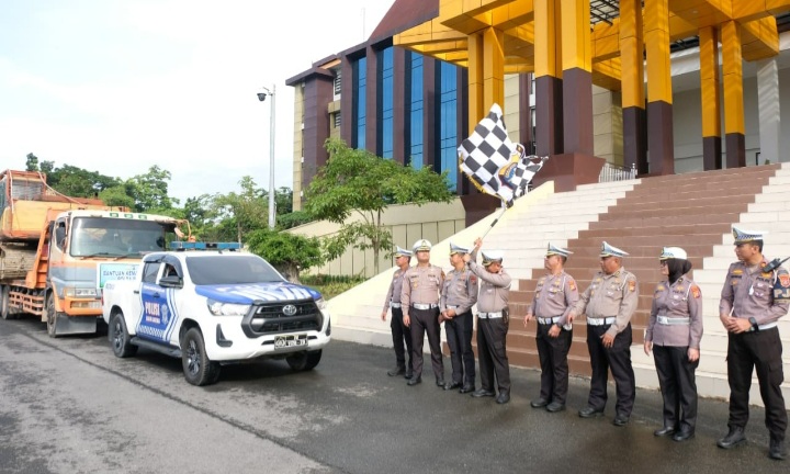 Polda Riau Lepas Bantuan Kemanusiaan Tahap III untuk Korban Bencana di Sumatera Barat