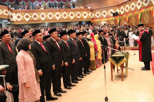 65 Anggota DPRD Riau Periode 2019-2024 Resmi Dilantik, Sukarmis Jabat Ketua DPRD Riau Sementara