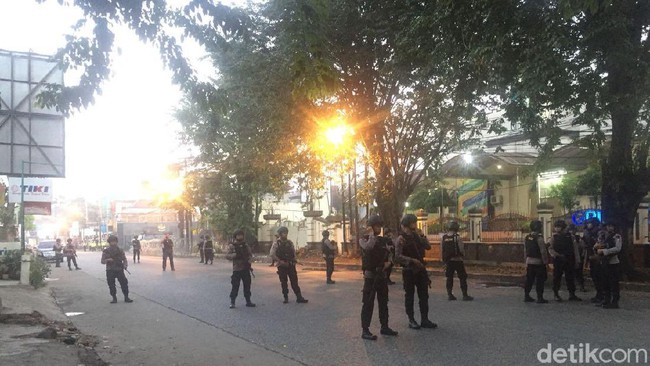 Polisi Jaga Ketat Jalan Depan Mako Brimob Pagi Ini usai Rusuh