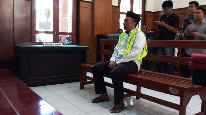 Takmir Masjid di Surabaya Gelapkan Uang Infaq Rp 266 Juta Dihukum 2,5 Tahun