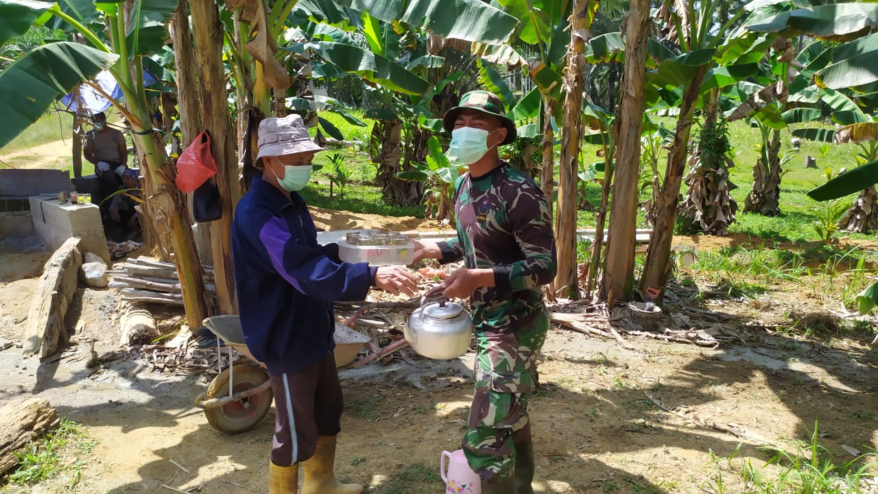 Bangun Box Culvert di Desanya, Pak Rohman Ucapan Terima Kasih Pada TNI