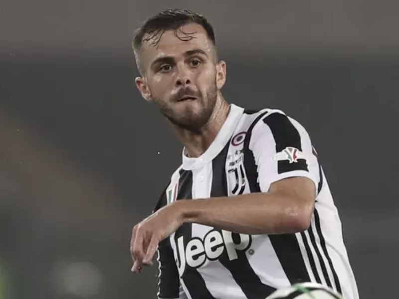 Juventus Tolak Tawaran Klub Spanyol untuk Miralem Pjanic