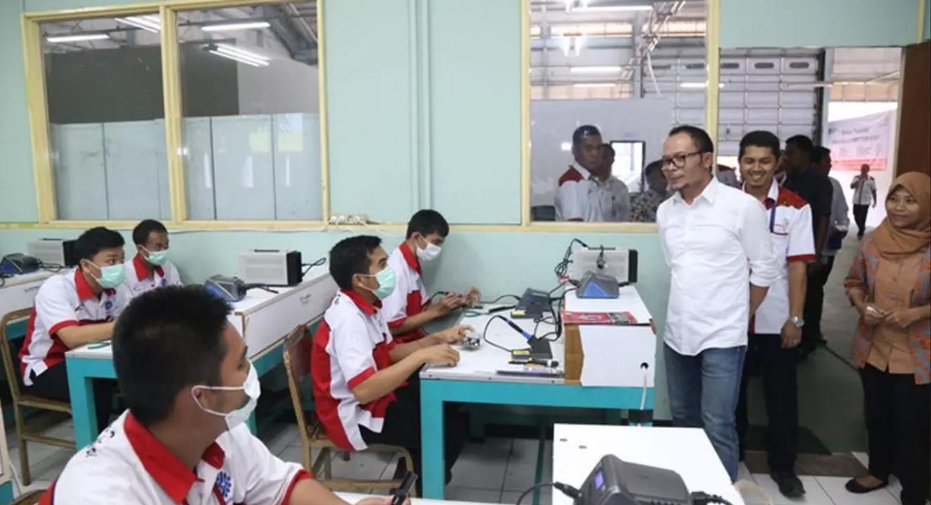 Jurus Pemerintah Jokowi Cetak Tenaga Kerja Terampil
