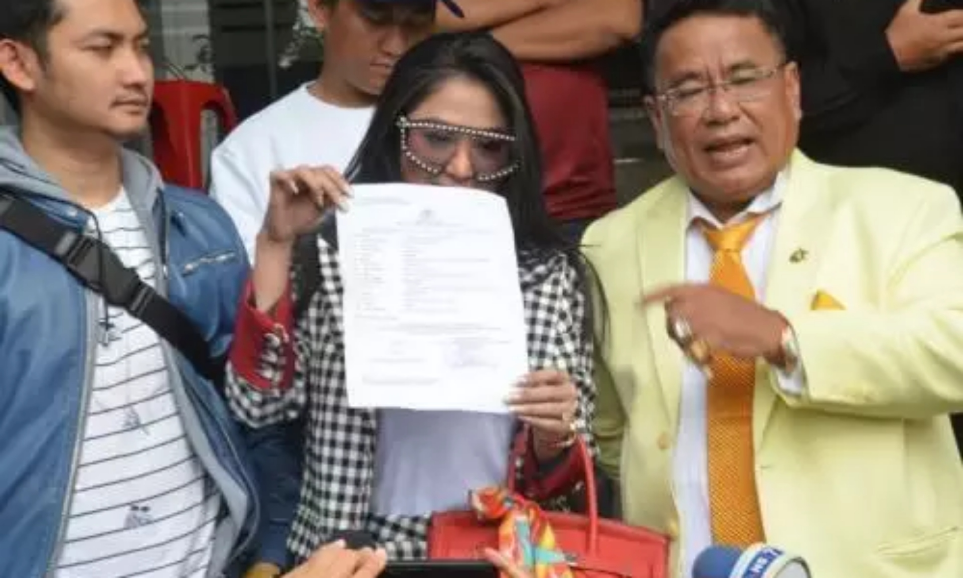 Polisikan Rosa Meldianti, Dewi Perssik Ogah Damai