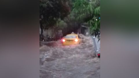 Banjir di Bandung, Dua Mobil Terseret Arus dan Satu Rumah Ambruk