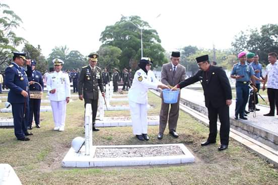 HUT ke-74 TNI, Wawako Ziarah ke Makam Pahlawan