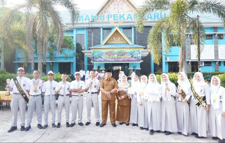 SMAN 8 Pekanbaru Rilis Siswa Yang Toreh Prestasi Akademik dan Non Akademik.