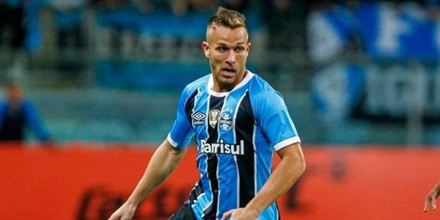 Sudah Dibeli Barca, Arthur Pasrah Kapan Akan Dipanggil