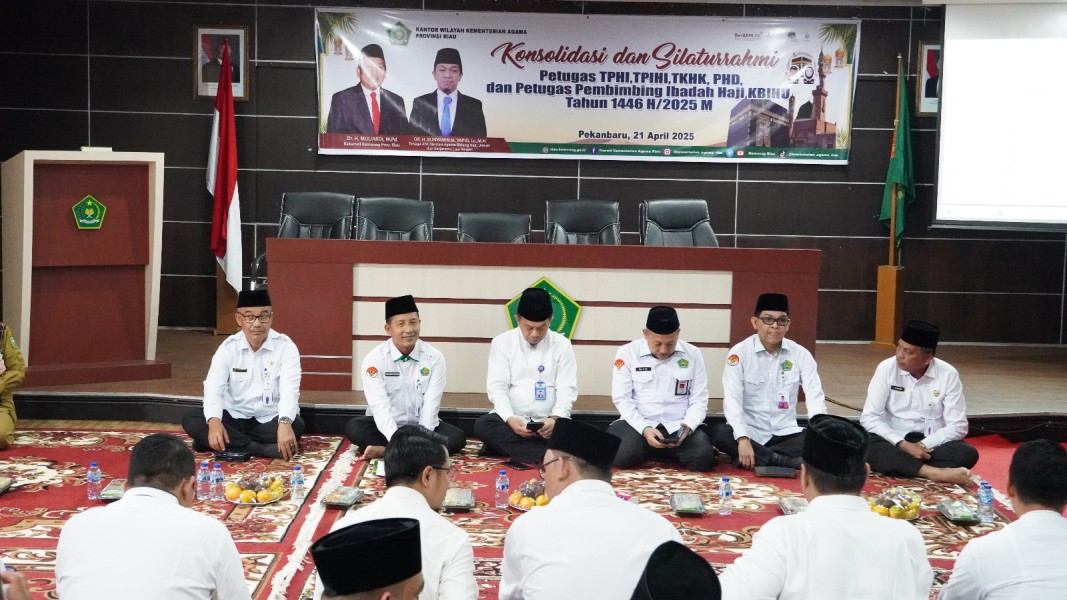 Dihadiri Tenaga Ahli Menag, Kemenag Riau Lepas Petugas Haji Riau