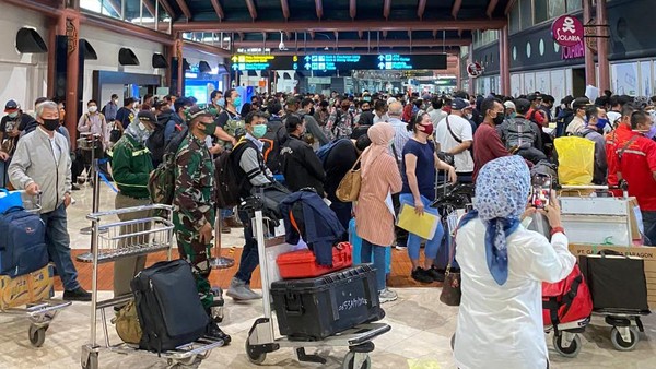 Antrean di Soetta Padat, Epidemiolog Ingatkan Potensi Munculnya Klaster Corona