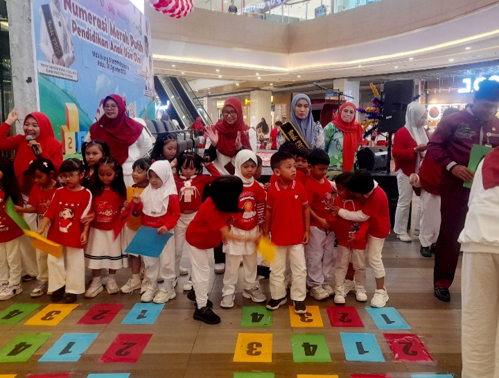 BGTK Riau Gencarkan GNN di Riau, Ratusan Siswa PAUD Ikut Numerasi Merah Putih di Mal Living World