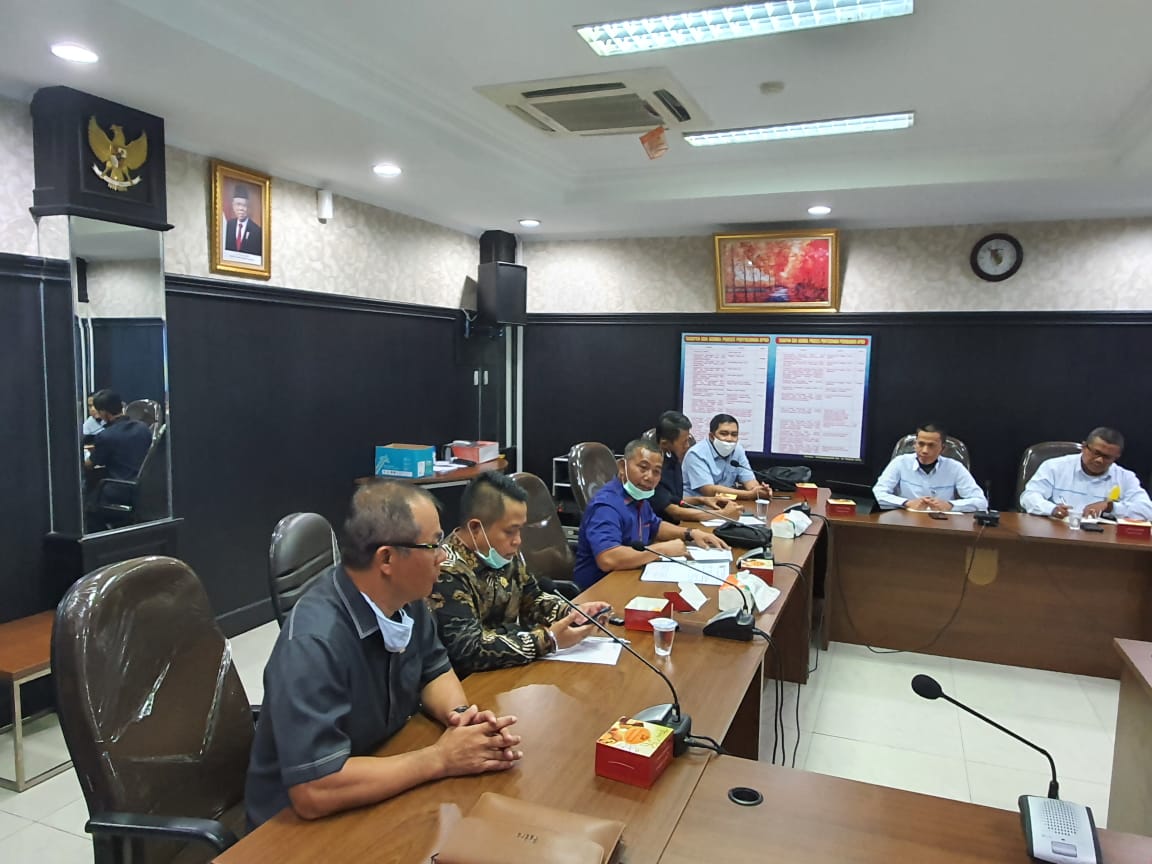 RDP Komisi IV Dengan PLN Pekanbaru, Sigit : Petugas Pencatat Tidak Akurat , Akibatkan Kenaikan !