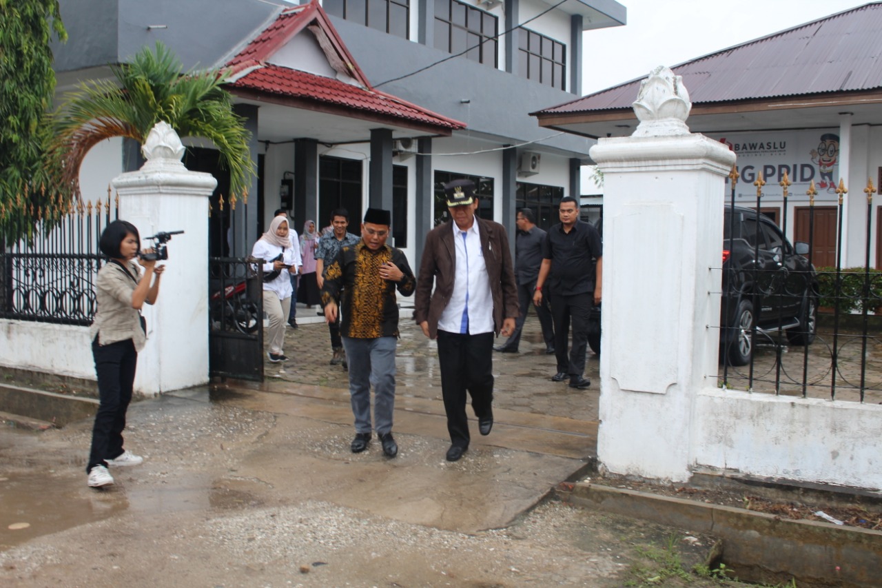 Usai Klarifikasi Firdaus, Bawaslu Riau Minta Pendapat Ahli Pidana.