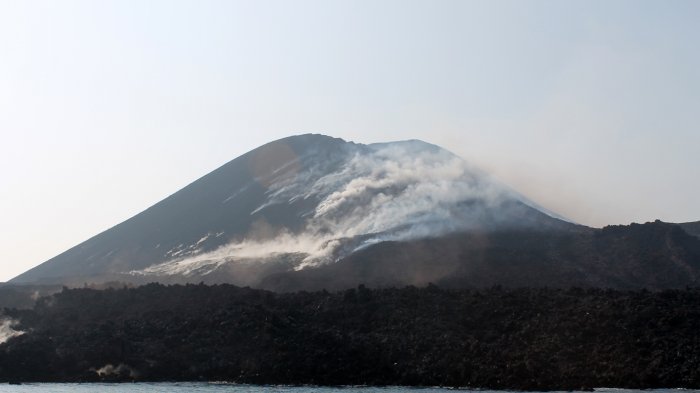 Tercatat Sudah 210 Kali Letusan Anak Gunung Krakatau 