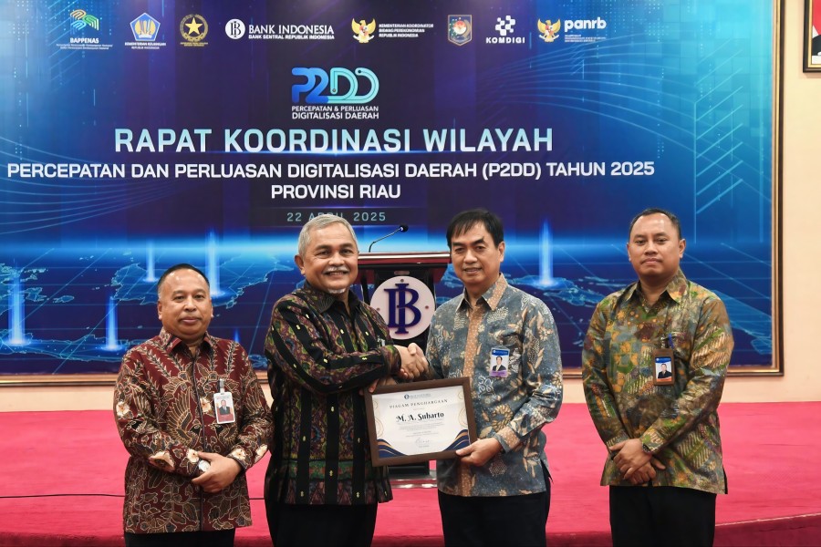 BRK Syariah Berperan Aktif dalam Akselerasi Digitalisasi Keuangan Daerah, BI Riau Beri Penghargaan