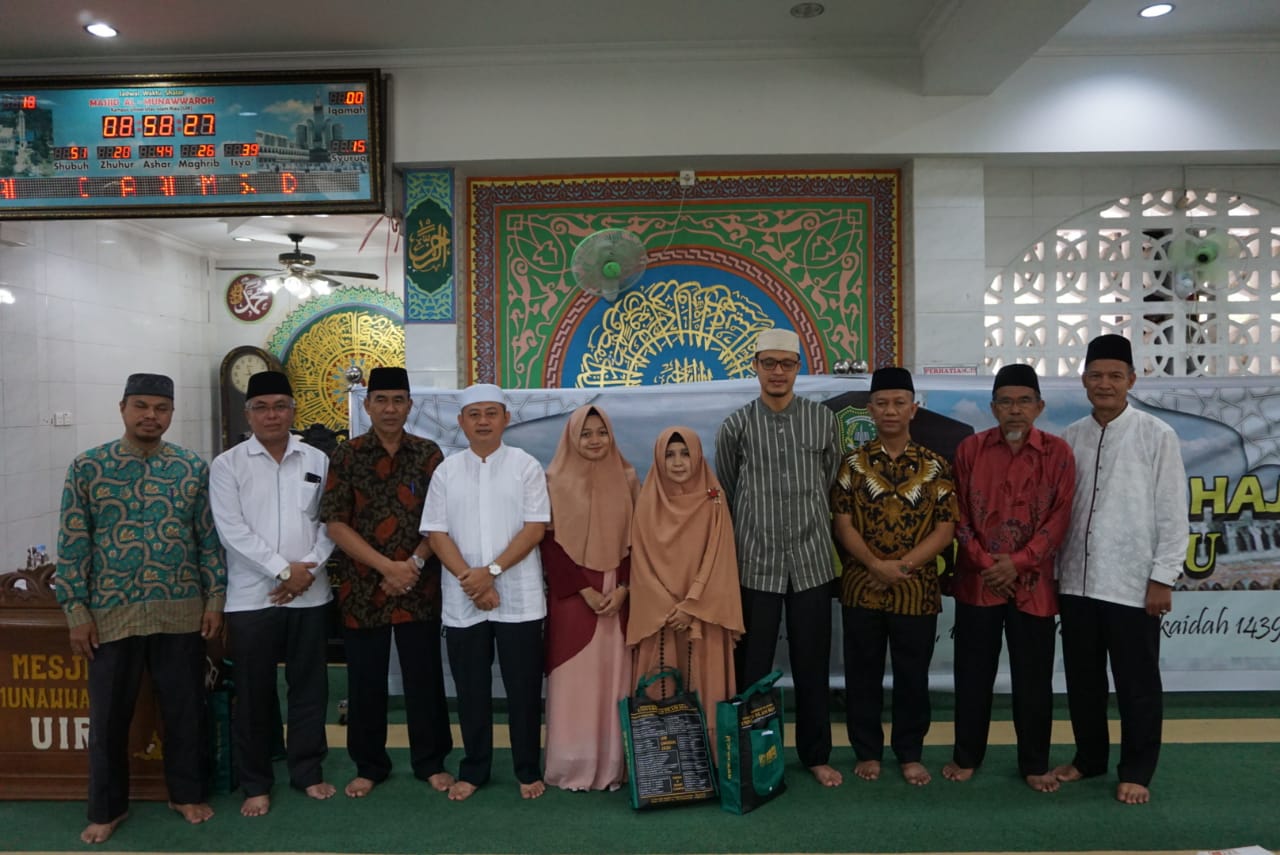 Lepas Jemaah Haji, Rektor Titip Doa untuk UIR