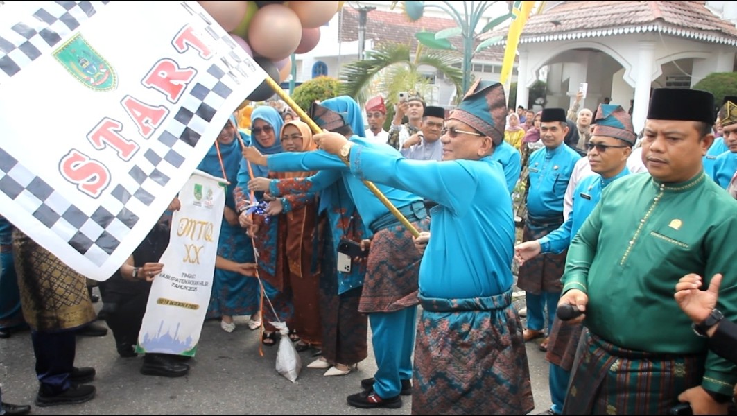 Bupati Bistamam Lepas Ribuan Peserta Pawai Ta'aruf MTQ Rohil ke 20