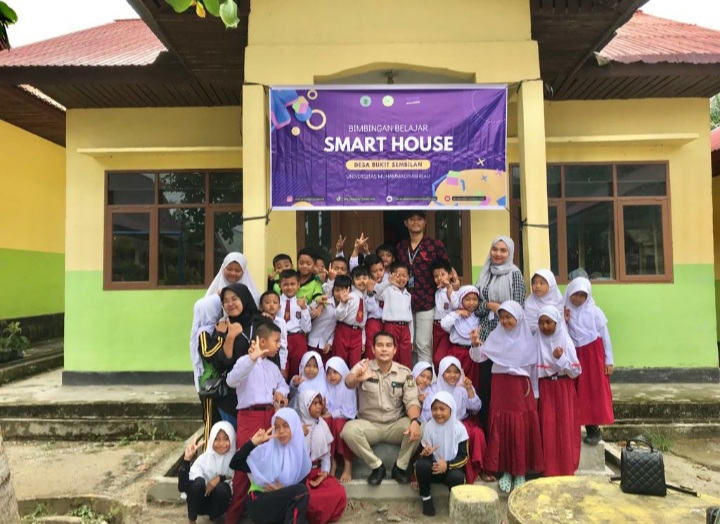 KKN Mahasiswa UMRI di Desa Bukit Sembilan Kampar, Pola Smart House Jadi Daya Tarik Bimbingan Belajar Siswa