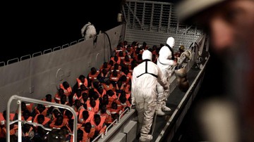 Ditolak Eropa, Ratusan Imigran Terjebak di Kapal