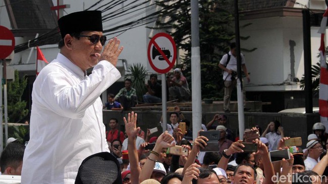 Prabowo-Sandiaga Serahkan Dokumen Syarat Capres-Cawapres ke KPU